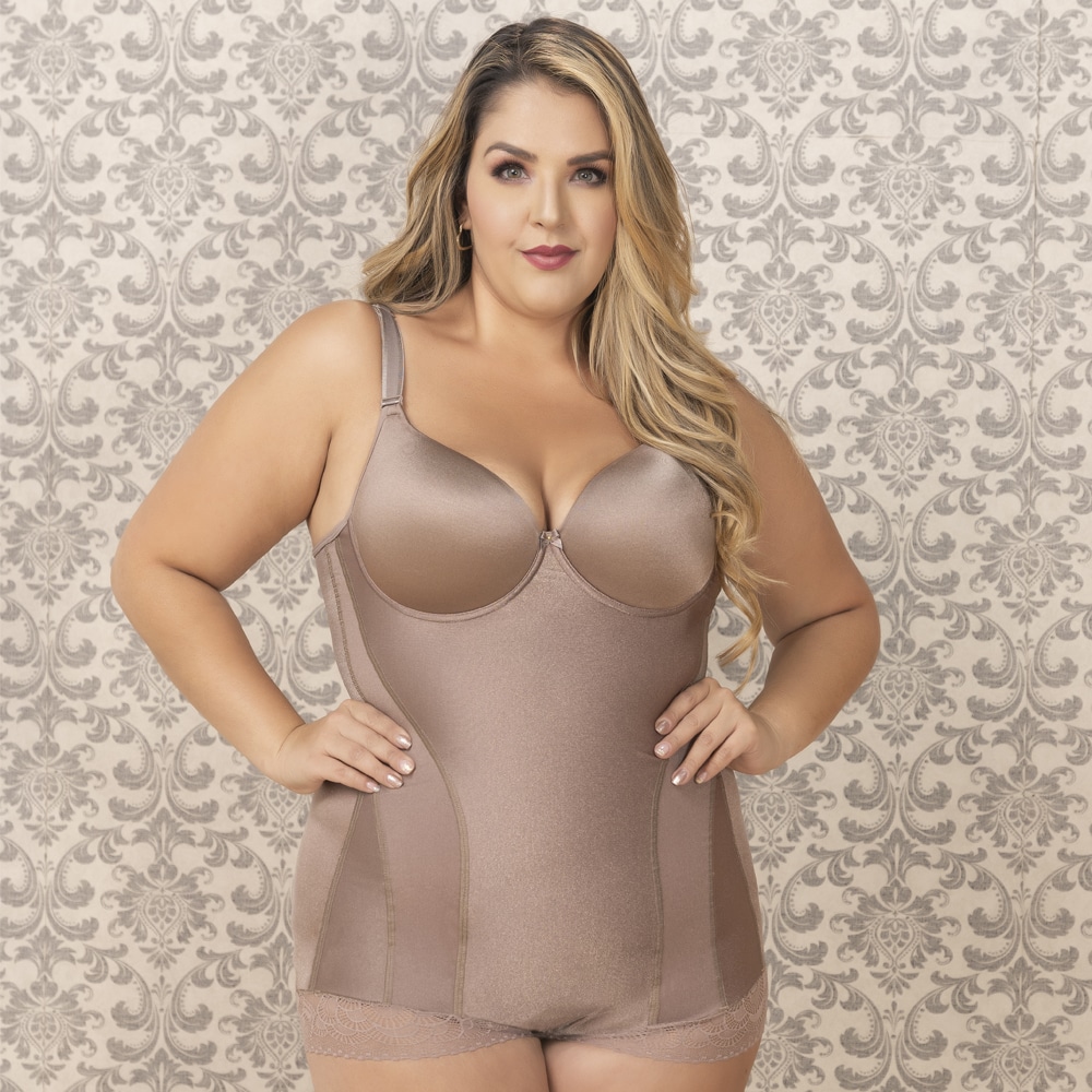 Mujer usando body control abdomen